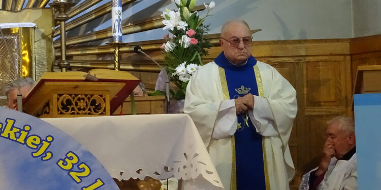 Starachowice. 60-lecie kapłaństwa księdza prałata Bogdana Lipca (na zdjęciu) / Emilia Sitarska / Radio Kielce