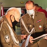 23.06.2020 Stadnicka Wola. Mianowanie  Jerzego Łabętowicza na stopień majora.  Po prawej ppłk Mirosław Smerdzyński - Wojskowy Komendant Uzupełnień w Kielcach / Magdalena Galas-Klusek / Radio Kielce