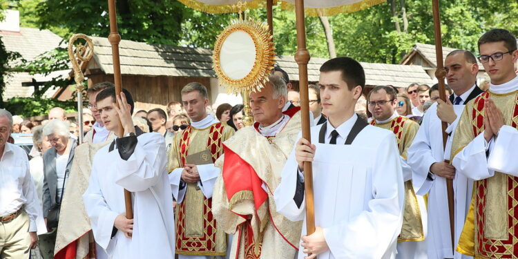 15.06.2017 Kielce. Procesja Bożego Ciała. / Marzena Mąkosa / Radio Kielce