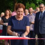 21.06.2020. Doły Biskupie. Odsłonięcie tablic informacyjnych. Na zdjęciu: Maria Pająk - radna Rady Gminy w Kunowie / Emilia Sitarska / Radio Kielce