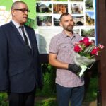 21.06.2020. Doły Biskupie. Odsłonięcie tablic informacyjnych. Na zdjęciu (od lewej): Piotr Bek -  przewodniczący Rady Gminy w Kunowie i Piotr Rakoczy - wiceprzewodniczący Rady Gminy w Kunowie / Emilia Sitarska / Radio Kielce