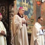 19.06.2020. Sandomierz. Bazylika katedralna. Święcenia kapłańskie. Na zdjęciu (od lewej): Edward Frankowski - biskup senior diecezji sandomierskiej, Krzysztof Nitkiewicz - biskup ordynariusz diecezji sandomierskiej / Grażyna-Szlęzak-Wójcik / Radio Kielce