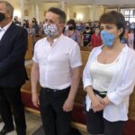 20.06.2020. Staszów. Pielgrzymka ze Staszowa do Sulisławic. Na zdjęciu (od lewej): Józef Żółciak - starosta staszowski, Leszek Kopeć - burmistrz Staszowa i Barbara Kopeć / Grażyna Szlęzak-Wójcik / Radio Kielce