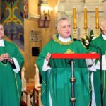 21.06.2020 Sulisławice. Drugi dzień uroczystości z okazji 200. rocznicy pielgrzymki mieszkańców Staszowa do Sulisławic. Na zdjęciu (od lewej): ks. Szczepan Janas, o. Krzysztof Swół i ks. Edward Zieliński / Jan Mazanka