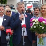 20.06.2020. Ostrowiec Świętokrzyski. Akcja „Łączy nas Polska”. Na zdjęciu (od lewej): Andrzej Kryj - poseł PiS, Jarosław Rusiecki - senator PiS i Małgorzata Wasserman - posłanka PiS / Emilia Sitarska / Radio Kielce