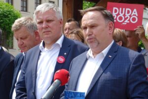 21.06.2020. Opatów. Akcja „Łączy nas Polska”. Na zdjęciu (od lewej): Tomasz Zieliński - poseł PiS i Marek Kwitek - poseł PiS / Emilia Sitarska / Radio Kielce