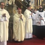 18.06.2020 Sandomierz. Sakrament wyświęcenia diakonów. Od lewej rektor WSD w Sandomierzu ks. Rafał Kułaga, bp Edward Frankowski, ks. Rafał Kubiałka ojciec duchowny w WSD / Grażyna Szlęzak-Wójcik / Radio Kielce