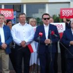 13.06.2020 Ostrowiec Świętokrzyski. Spotkanie w ramach akcji Łączy nas Polska. Od lewej senator Jarosław Rusiecki, Zbigniew Duda - szef ostrowieckiego PiS-u, europoseł Dominik Tarczyński, poseł Krzysztof Lipiec / Emilia Sitarska / Radio Kielce