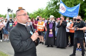 21.06.2020 Sulisławice. Drugi dzień uroczystości z okazji 200. rocznicy pielgrzymki mieszkańców Staszowa do Sulisławic. Na zdjęciu: o. Artur Traczewski - kustosz Sanktuarium Maryjnego w Sulisławicach / Grażyna Szlęzak-Wójcik / Radio Kielce