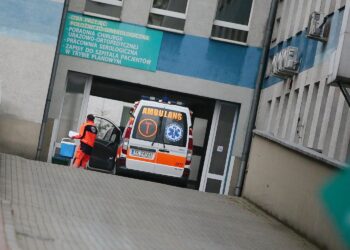 06.05.2020. Kielce. Wojewódzki Szpital Zespolony, karetka, ambulans / Wiktor Taszłow / Radio Kielce