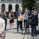 17.06.2020. Kielce. Konferencja dotycząca bonu żłobkowego / Wiktor Taszłow / Radio Kielce