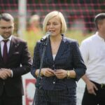 19.06.2020. Kielce. Oficjalne otwarcie turnieju „Piątka na Rynku Sport CK”. Na zdjęciu (od lewej): Marcin Różycki - wiceprezydent Kielc, Renata Janik - wicemarszałek województwa świętokrzyskiego, Marcin Zychalski - prezes Stowarzyszenia Sport CK / Wiktor Taszłow / Radio Kielce