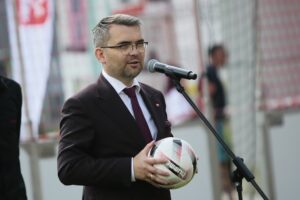 19.06.2020. Kielce. Oficjalne otwarcie turnieju „Piątka na Rynku Sport CK”. Na zdjęciu: Marcin Różycki - wiceprezydent Kielc / Wiktor Taszłow / Radio Kielce