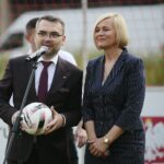 19.06.2020. Kielce. Oficjalne otwarcie turnieju „Piątka na Rynku Sport CK”. Na zdjęciu (od lewej): Marcin Różycki - wiceprezydent Kielc, Renata Janik - wicemarszałek województwa świętokrzyskiego / Wiktor Taszłow / Radio Kielce