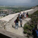 20.06.2020 Chęciny. „Weekend legend świętokrzyskich”. Turyści na zamku / Wiktor Taszłow / Radio Kielce