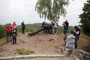 20.06.2020 Chęciny. „Weekend legend świętokrzyskich”. Turyści na zamku / Wiktor Taszłow / Radio Kielce