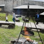 20.06.2020 Chęciny. „Weekend legend świętokrzyskich”. Turyści na zamku / Wiktor Taszłow / Radio Kielce