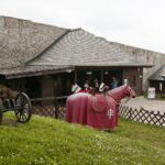 20.06.2020 Chęciny. „Weekend legend świętokrzyskich”. Turyści na zamku / Wiktor Taszłow / Radio Kielce