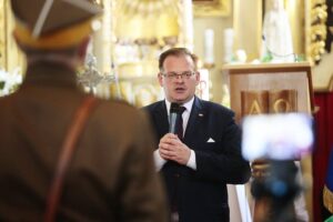 21.06.2020 Gmina Kluczewsko. Uroczystości upamiętniające działalność oddziału majora Henryka Dobrzańskiego „Hubala”. Na zdjęciu: Jan Józef Kasprzyk - szef Urzędu do Spraw Kombatantów i Osób Represjonowanych / Wiktor Taszłow / Radio Kielce