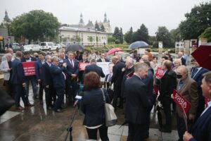 22.06.2020. Kielce. Konferencja Społecznego Komitetu Poparcia dla Andrzeja Dudy / Wiktor Taszłow / Radio Kielce