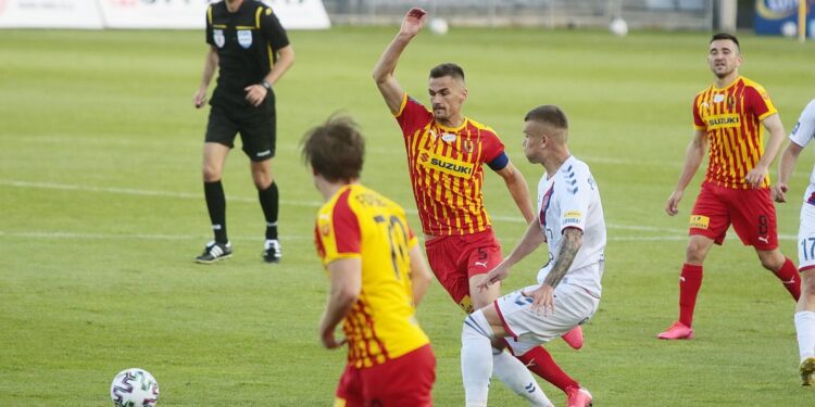 23.06.2020. Kielce. 32. kolejka PKO Ekstraklasy: Korona Kielce - Raków Częstochowa. Adnan Kovacević / Wiktor Taszłow / Radio Kielce