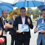 24.06.2020. Kielce. Konferencja posła Krzysztofa Lipca dotycząca Funduszu Inwestycji Samorządowych. Na zdjęciu (od lewej): Zbigniew Piątek - wójt gminy Piekoszów, Mariusz Ściana - członek zarządu powiatu kieleckiego, Paweł Wójcik - burmistrz Chmielnika, Mirosław Gębski - starosta kielecki / Wiktor Taszłow / Radio Kielce