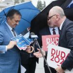 24.06.2020. Kielce. Konferencja posła Krzysztofa Lipca dotycząca Funduszu Inwestycji Samorządowych. Na zdjęciu (od lewej): Mirosław Gębski - starosta kielecki, Stefan Bąk - członek zarządu powiatu kieleckiego / Wiktor Taszłow / Radio Kielce
