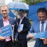 24.06.2020. Kielce. Konferencja posła Krzysztofa Lipca dotycząca Funduszu Inwestycji Samorządowych. Na zdjęciu (od lewej): Zbigniew Piątek - wójt gminy Piekoszów, Paweł Wójcik - burmistrz Chmielnika, Mirosław Gębski - starosta kielecki / Wiktor Taszłow / Radio Kielce