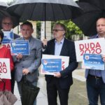 24.06.2020. Kielce. Konferencja posła Krzysztofa Lipca dotycząca Funduszu Inwestycji Samorządowych. Na zdjęciu (od lewej): Małgorzata Popiel - radna powiatu kieleckiego, Stefan Bąk - członek zarządu powiatu kieleckiego, Wojciech Bugaj - wiceprzewodniczący rady gminy Miedziana Góra, Andrzej Michalski - dyrektor świętokrzyskiego oddziału PFRON, Damian Szpak - wójt Rakowa / Wiktor Taszłow / Radio Kielce