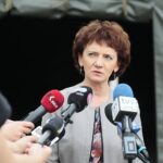 25.06.2020. Kielce. Wojewoda przekazuje namiot do dezynfekcji karetek / Wiktor Taszłow / Radio Kielce