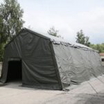 25.06.2020. Kielce. Wojewoda przekazuje namiot do dezynfekcji karetek. Na zdjęciu: Zbigniew Koniusz - wojewoda świętokrzyski / Wiktor Taszłow / Radio Kielce