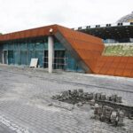 25.06.2020. Kielce. Prace wykończeniowe przy budowie dworca autobusowego / Wiktor Taszłow / Radio Kielce