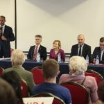 25.06.2020. Pińczów. Akcja "Łączy nas Polska". Na zdjęciu (od lewej): Zbigniew Piątek - wójt gminy Piekoszów, Krzysztof Słoń - senator, Anna Krupka - poseł PiS, wiceminister sportu, Grzegorz Socha - wiceprezes WFOŚiGW, Tomasz Pleban - wicestarosta kielecki / Wiktor Taszłow / Radio Kielce