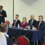 25.06.2020. Piekoszów. Akcja "Łączy nas Polska". Na zdjęciu (od lewej): Zbigniew Piątek - wójt gminy Piekoszów, Krzysztof Słoń - senator PiS, Anna Krupka - poseł PiS, wiceminister sportu, Grzegorz Socha - wiceprezes WFOŚiGW, Tomasz Pleban - wicestarosta kielecki / Wiktor Taszłow / Radio Kielce