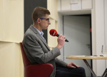 08.09.2019. Kielce. Studio polityczne Radia Kielce. Na zdjęciu: Michał Kita / Wiktor Taszłow / Radio Kielce