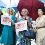 29.06.2020. Kielce. Konferencja posła Krzysztofa Lipca na placu Artystów. Na zdjęciu (od lewej): Krzysztof Lipiec - poseł, Anna Krupka - wiceminister sportu, Stanisława Natasza Gawlik - wiceprezes Stowarzyszenia Represjonowanych w Stanie Wojennym Regionu Świętokrzyskiego, Małgorzata Popiel - radna powiatu kieleckiego / Wiktor Taszłow / Radio Kielce