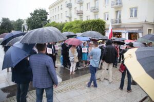 29.06.2020. Kielce. Konferencja posła Krzysztofa Lipca na placu Artystów / Wiktor Taszłow / Radio Kielce