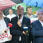 29.06.2020. Kielce. Konferencja posła Krzysztofa Lipca na placu Artystów. Na zdjęciu (od lewej): Marek Kwitek - poseł, Piotr Wawrzyk - wiceminister spraw zagranicznych, Krzysztof Lipiec - poseł / Wiktor Taszłow / Radio Kielce