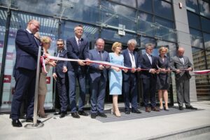 30.06.2020. Kielce. Uroczyste otwarcie budynku CENWIS Politechniki Świętokrzyskiej. Na zdjęciu (od lewej): Marcin Różycki -zastępca prezydenta Kielc, Bogdan Wenta – prezydent miasta Kielce, Marek Bogusławski - wicemarszałek województwa świętokrzyskiego, Krzysztof Słoń - senator / Wiktor Taszłow / Radio Kielce