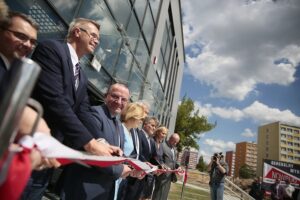 30.06.2020. Kielce. Uroczyste otwarcie budynku CENWIS Politechniki Świętokrzyskiej. Na zdjęciu (od lewej): Wiesław Trąbczyński -