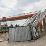 27.05.2020 Bilcza. Budowa kładki dla pieszych na ukończeniu / Wiktor Taszłow / Radio Kielce