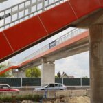 27.05.2020 Bilcza. Budowa kładki dla pieszych na ukończeniu / Wiktor Taszłow / Radio Kielce