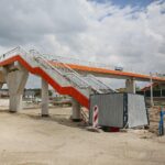 27.05.2020 Bilcza. Budowa kładki dla pieszych na ukończeniu / Wiktor Taszłow / Radio Kielce