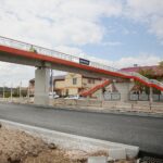 27.05.2020 Bilcza. Budowa kładki dla pieszych na ukończeniu / Wiktor Taszłow / Radio Kielce