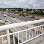 27.05.2020 Bilcza. Budowa kładki dla pieszych na ukończeniu / Wiktor Taszłow / Radio Kielce