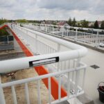 27.05.2020 Bilcza. Budowa kładki dla pieszych na ukończeniu / Wiktor Taszłow / Radio Kielce