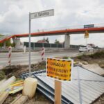 27.05.2020 Bilcza. Budowa kładki dla pieszych na ukończeniu / Wiktor Taszłow / Radio Kielce