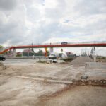 27.05.2020 Bilcza. Budowa kładki dla pieszych na ukończeniu / Wiktor Taszłow / Radio Kielce