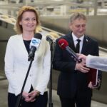 03.06.2020. Kielce. Briefing poświęcony wsparciu dla przedsiębiorców. Na zdjęciu (od lewej): Barbara Socha - wiceminister rodziny, pracy i polityki społecznej, Zbigniew Koniusz - wojewoda świętokrzyski / Wiktor Taszłow / Radio Kielce