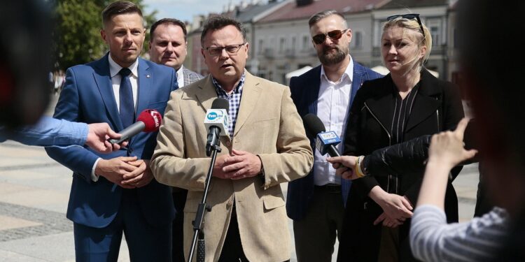 01.06.2020. Kielce. Konferencja Lewicy. Na zdjeciu (od lewej): Marcin Chłodnicki - kielecki radny, Artur Grela - działacz Nowej Lewicy, poseł Andrzej Szejna, Artur Pejas - działacz Nowej Lewicy i Małgorzata Marenin - działaczka Nowej Lewicy / Wiktor Taszłow / Radio Kielce